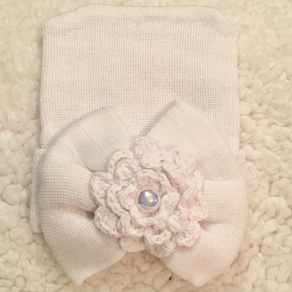 .Newborn Girl Hospital WHITE Beanie with PEARL.